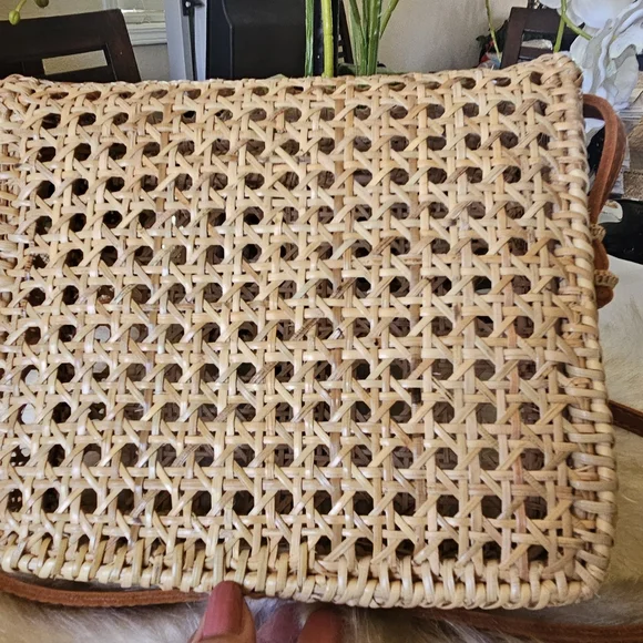 Source Unknown Natural Woven Crossbody with Brown Trim - Picture 2 of 7